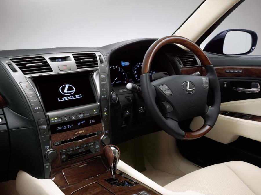  Lexus LS600h L 2007 года  (JP) (фото 3 из 10)